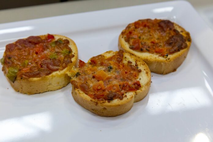 mini-bruschette-salsiccia