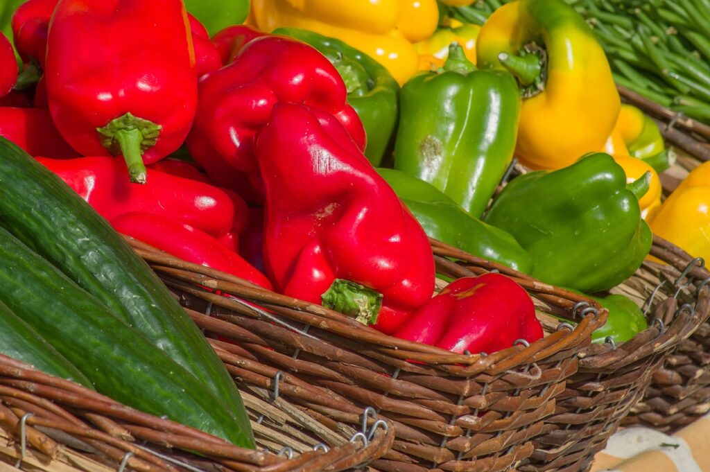 Peperoni al barbecue gialli verdi e rossi