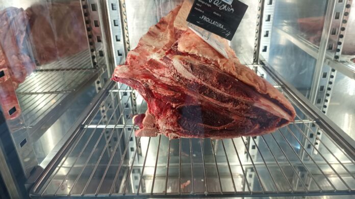 carne in frigo frollata