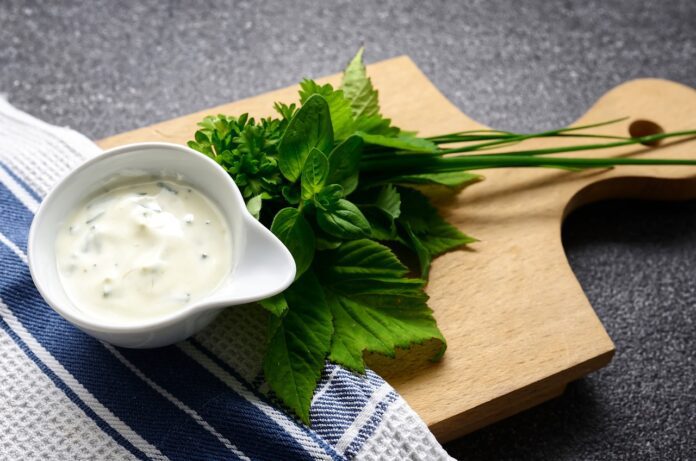 Salsa yogurt erbe aromatiche