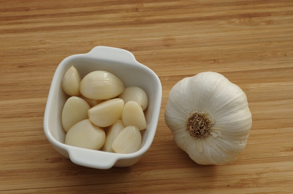 aglio intero e pelato 