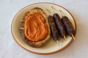 muhammara con aglio nero servizio