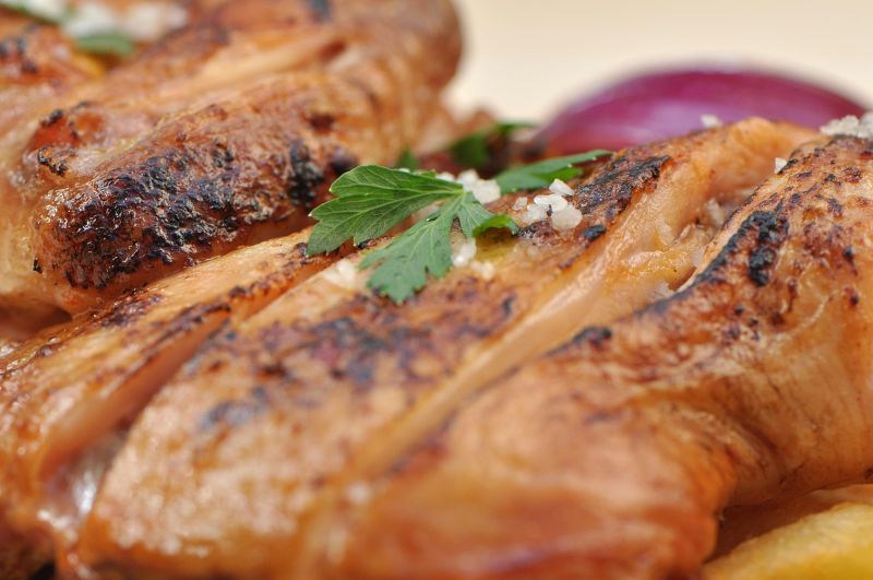 insalata di pollo grigliata con salsa tzatziki ricetta antispreco