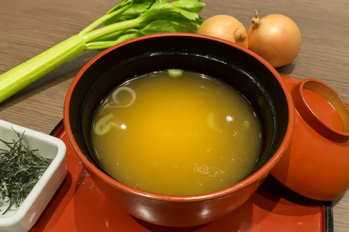 riduzione di ossa o salsa umami in ciotola