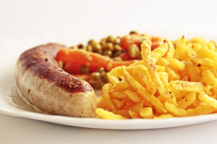 wurstel fanno male piatto patatine